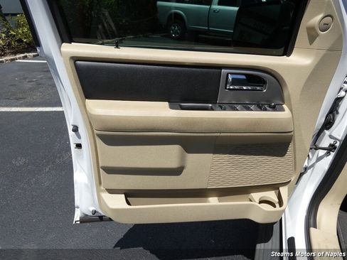 Used 2016 Ford Expedition XLT w/ Equipment Group 202A RWD image 42