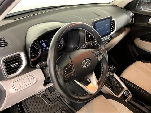 Used 2022 Hyundai Venue SEL FWD image 14