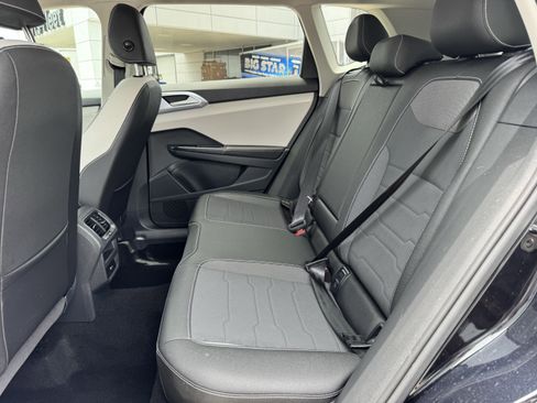 Used 2025 Volkswagen Taos SE FWD image 30