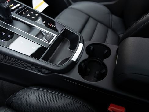 New 2026 Porsche Macan image 19