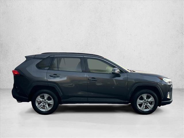 Used 2019 Toyota RAV4 XLE w/ Convenience Package FWD image 4