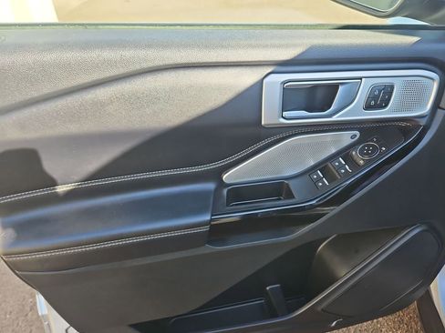 Used 2022 Ford Explorer ST w/ ST Street Pack image 11