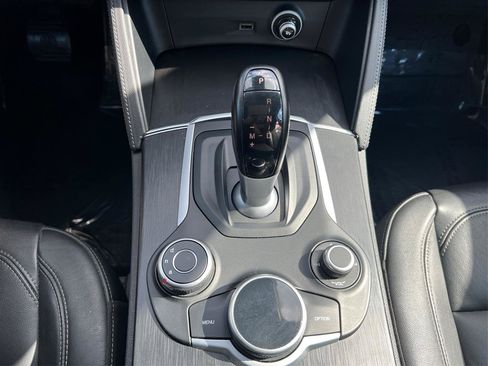 Used 2018 Alfa Romeo Stelvio AWD image 27