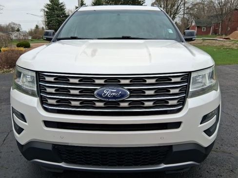 Used 2016 Ford Explorer XLT w/ Equipment Group 202A image 2