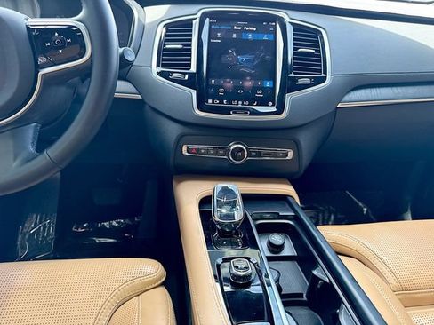 Used 2024 Volvo XC90 B6 Ultimate w/ Protection Package AWD/4WD image 19