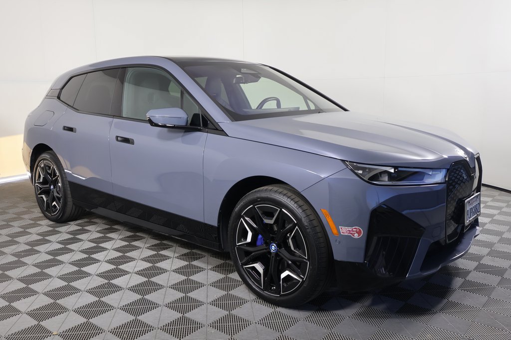 Used 2024 BMW iX xDrive50 w/ Sport Package AWD/4WD image 3