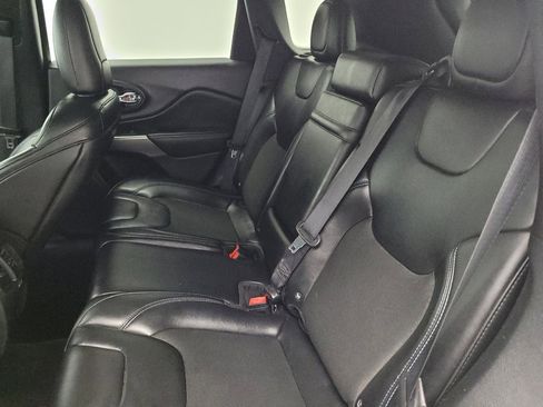 Used 2019 Jeep Cherokee Latitude Plus image 18