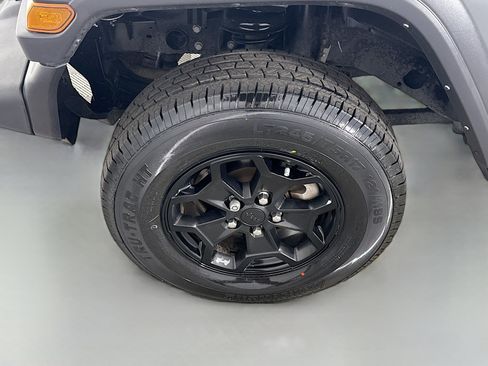 Used 2023 Jeep Wrangler Sport image 36