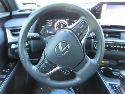 Used 2024 Lexus UX 250h AWD w/ Premium Package image 33