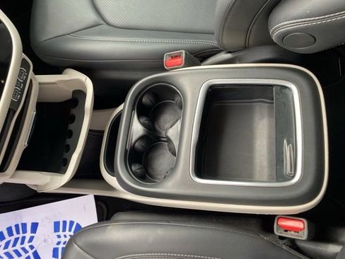 Certified 2024 Chrysler Pacifica Touring-L image 20