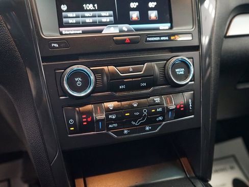 Used 2016 Ford Explorer XLT w/ Equipment Group 202A image 33