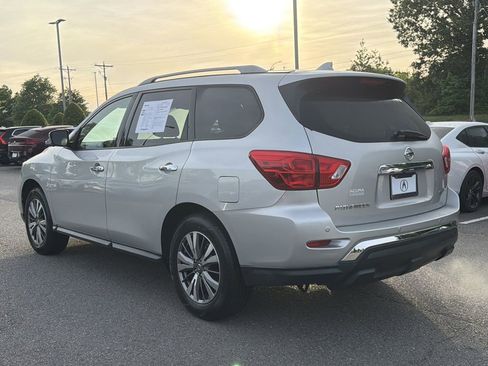 Used 2020 Nissan Pathfinder SL FWD image 5