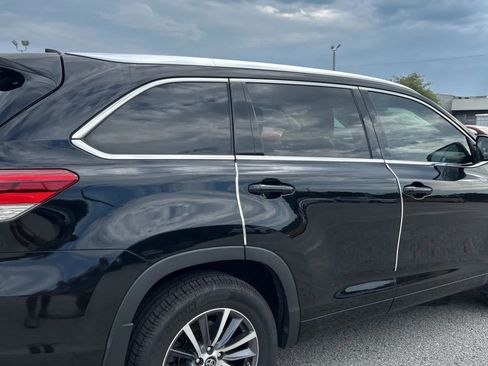 Used 2017 Toyota Highlander XLE AWD/4WD image 8