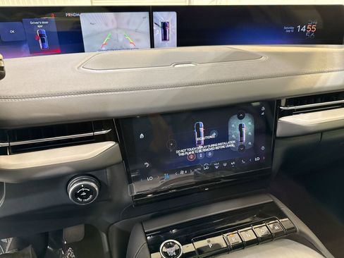 New 2025 Lincoln Navigator L Reserve image 18