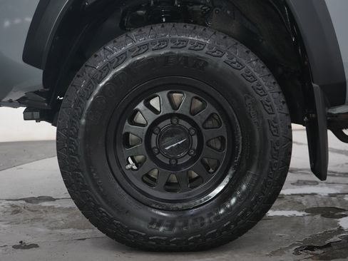 Used 2018 Toyota Tacoma TRD Off-Road AWD/4WD image 28