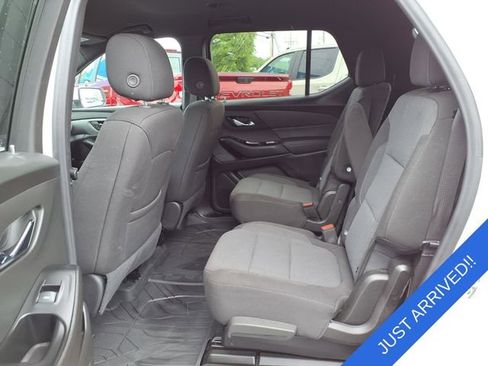 Used 2023 Chevrolet Traverse LT FWD image 18