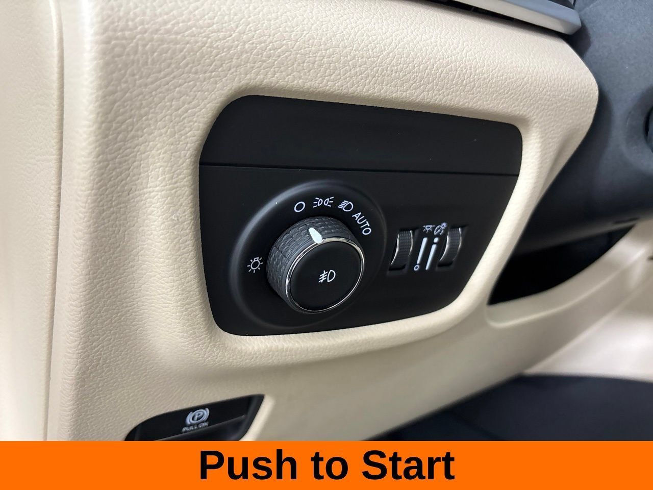 Used 2023 Jeep Grand Cherokee L Limited w/ Luxury Tech Group II AWD/4WD image 12