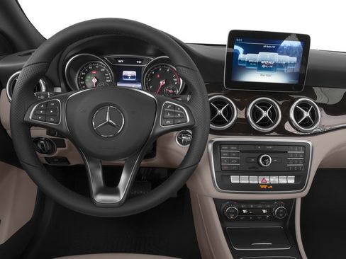 Used 2018 Mercedes-Benz CLA 250 4MATIC image 7