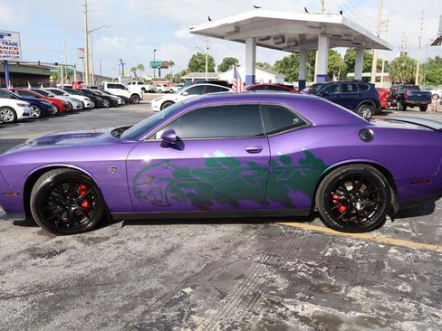 Used 2016 Dodge Challenger SRT Hellcat RWD image 6