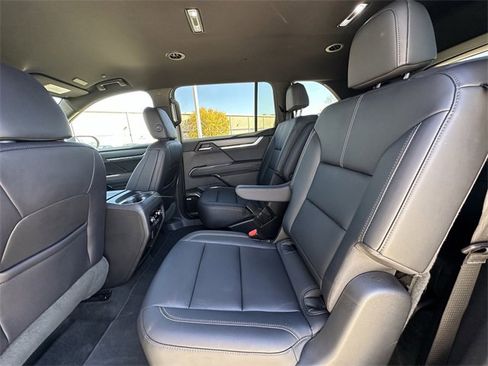 Used 2024 GMC Acadia Elevation image 28
