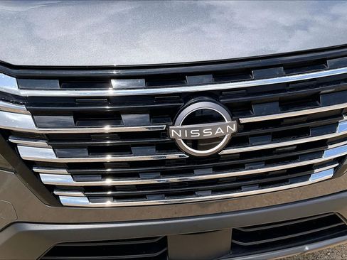 Used 2025 Nissan Rogue SV FWD image 30