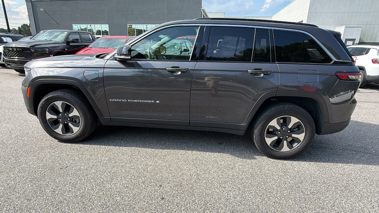 Used 2024 Jeep Grand Cherokee Limited 4xe AWD/4WD image 11