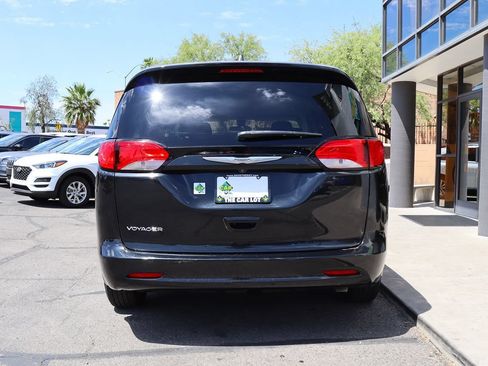 Used 2021 Chrysler Voyager LX w/ Cold Weather Group FWD image 11
