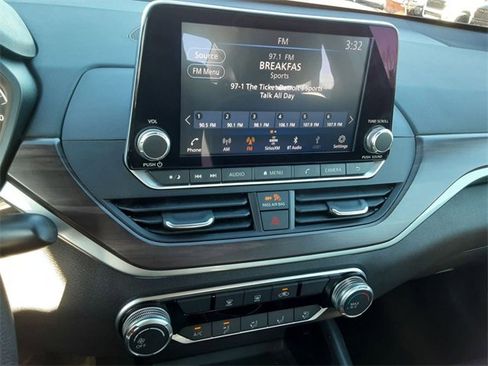 Used 2024 Nissan Altima 2.5 SV image 21