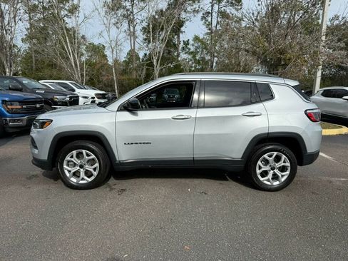 Used 2025 Jeep Compass Latitude image 2