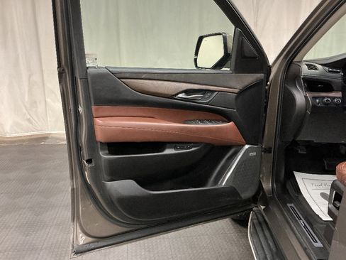 Used 2016 Cadillac Escalade ESV Luxury image 18