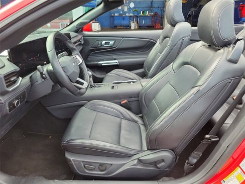 Used 2025 Ford Mustang Premium image 6