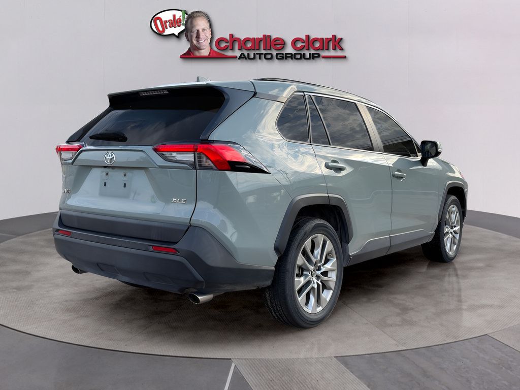 Used 2019 Toyota RAV4 XLE Premium FWD image 5