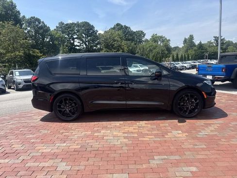 Used 2025 Chrysler Pacifica Limited FWD image 37