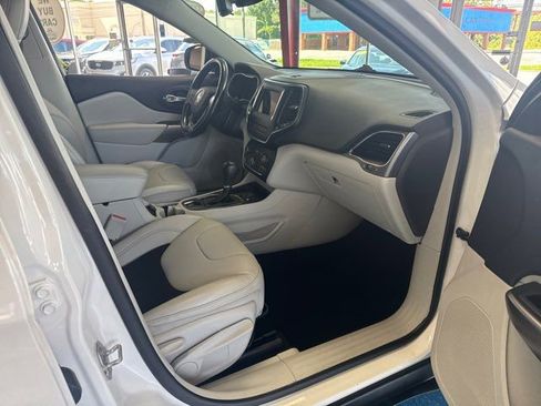 Used 2021 Jeep Cherokee Latitude Plus image 12