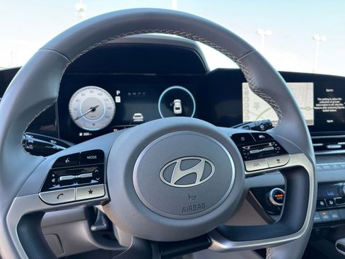 Used 2025 Hyundai Elantra SEL FWD image 29