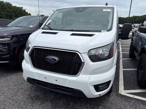 Used 2024 Ford Transit 350 XLT RWD image 3