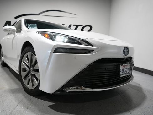 Used 2022 Toyota Mirai XLE w/ Advanced Technology Package image 6