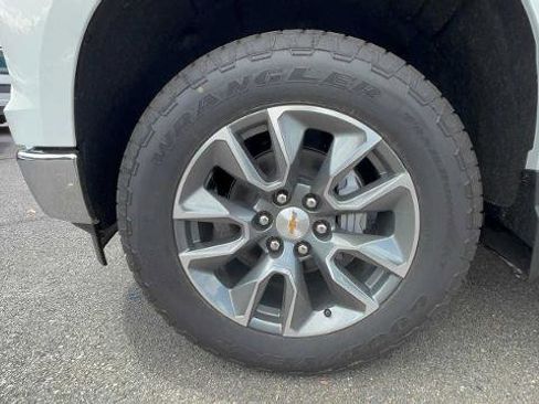 Used 2026 Chevrolet Silverado 1500 LT AWD/4WD image 9
