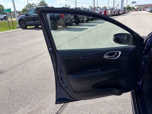 Used 2019 Nissan Sentra SR FWD image 12