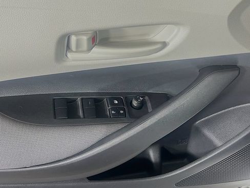 Used 2025 Toyota Corolla LE FWD image 12