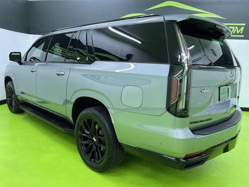 Used 2023 Cadillac Escalade ESV Sport w/ LPO, ONYX Package AWD/4WD image 7