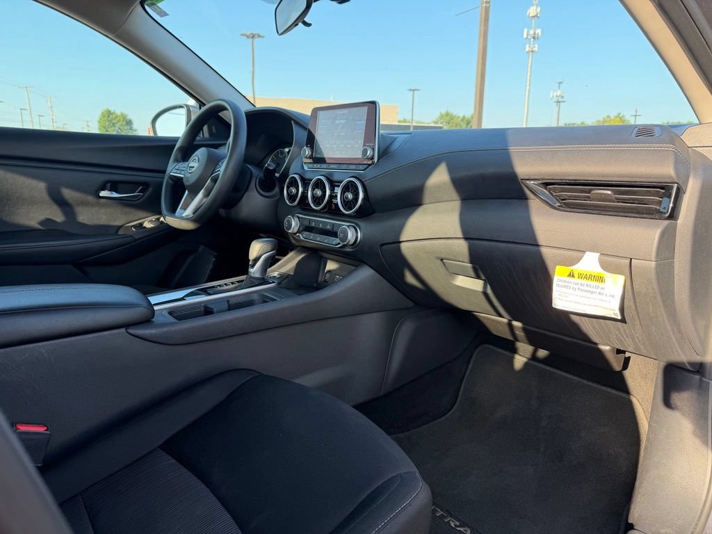 Used 2025 Nissan Sentra SV FWD image 30