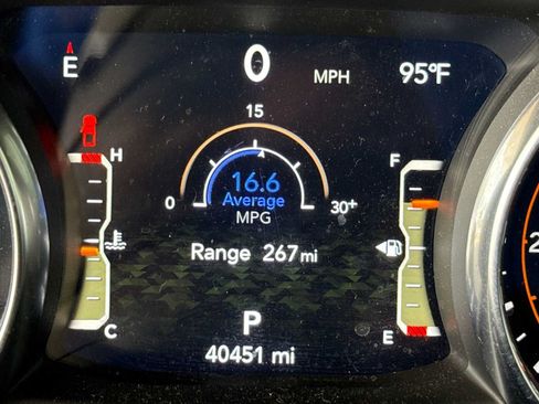 Used 2023 Jeep Gladiator Sport AWD/4WD image 6