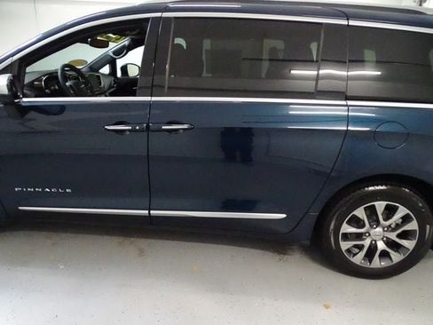 Certified 2023 Chrysler Pacifica Pinnacle FWD image 19