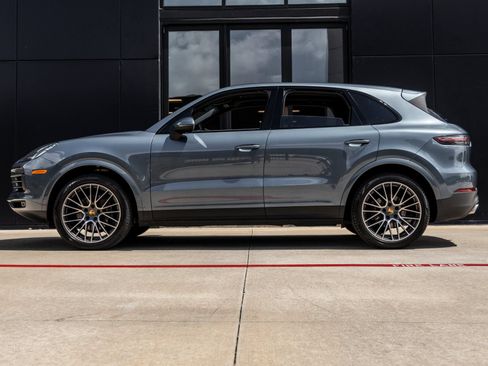 Certified 2019 Porsche Cayenne AWD/4WD image 2