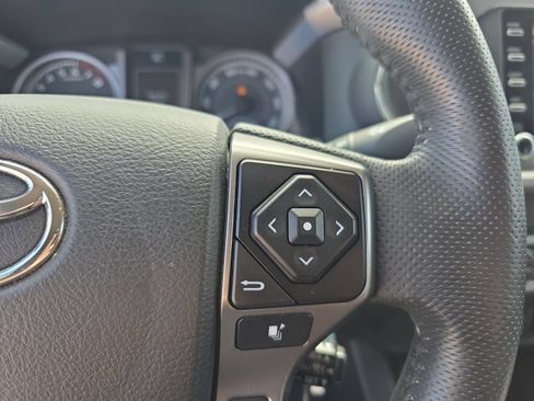 Used 2022 Toyota Tacoma SR5 RWD image 15