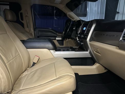 Used 2017 Ford F250 Lariat w/ Lariat Ultimate Package AWD/4WD image 41