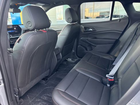 Used 2025 Chevrolet Trax RS w/ Sunroof Package image 15