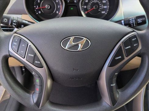 Used 2013 Hyundai Elantra GLS w/ Preferred Pkg image 13
