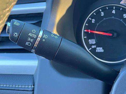 Used 2023 GMC Acadia SLT w/ Preferred Package image 24